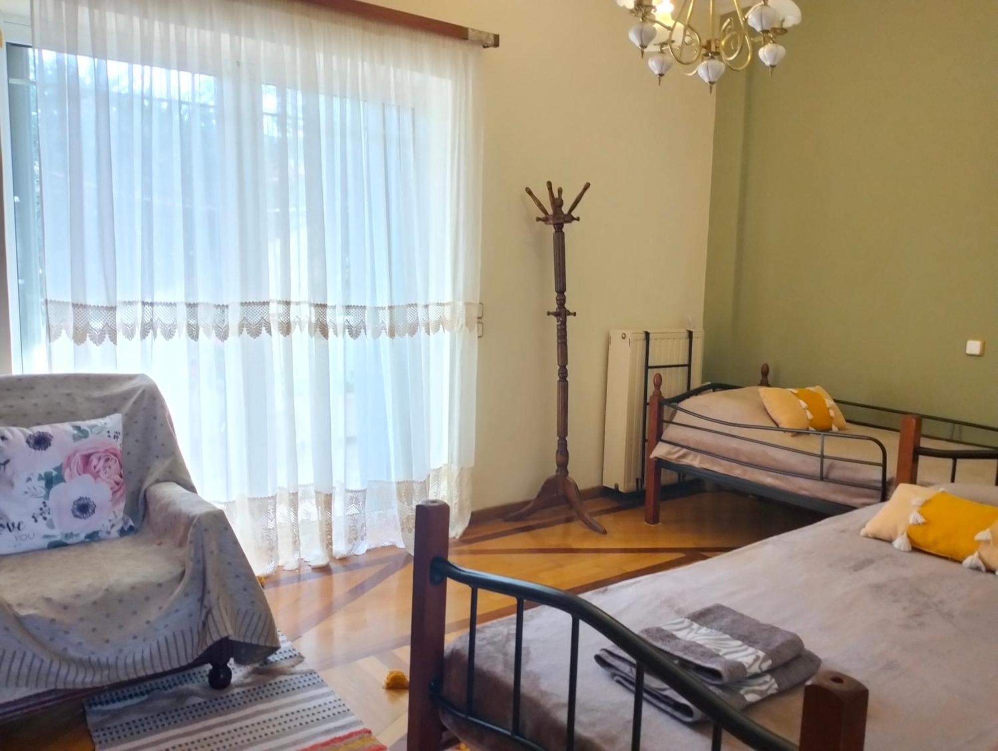 The Nearest Apt To The Airport Artemida  Luaran gambar